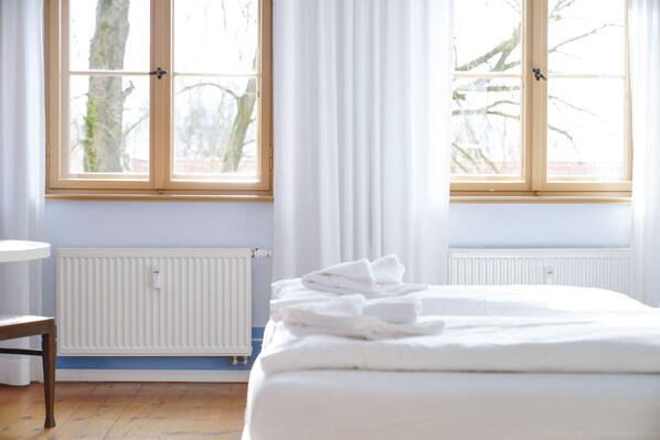 Unclassified image, 1 of 22, button - Double room - Cranach hostel Wittenberg (Lutherstadt Wittenberg)