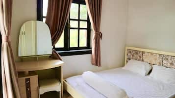 4 bedrooms, desk, soundproofing, iron/ironing board