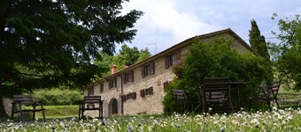 2 cozy rooms in amazing Tuscany with rustic style