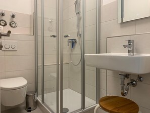 Shower - Close to the beach... directly behind the dike! (Dahme)