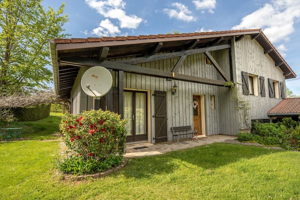 Le chalet est implanté sur un terrain de 10 ares...