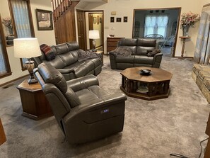 TV, fireplace, DVD player, table football - Oaklawn Casino & Racetrack - Hot Springs National Park - Lake Hamilton (Hot Springs)