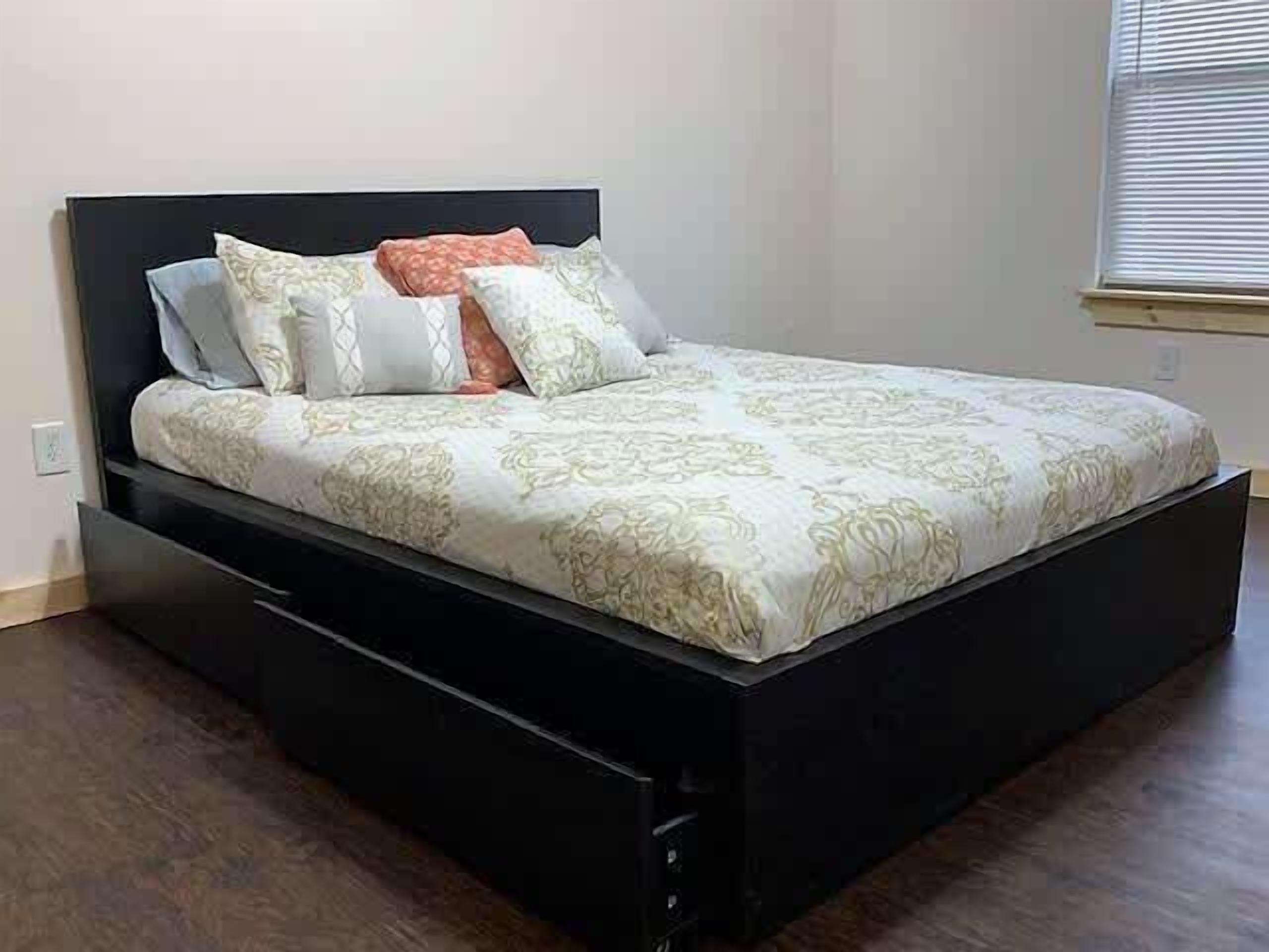 2 bedrooms, WiFi, bed sheets, wheelchair access