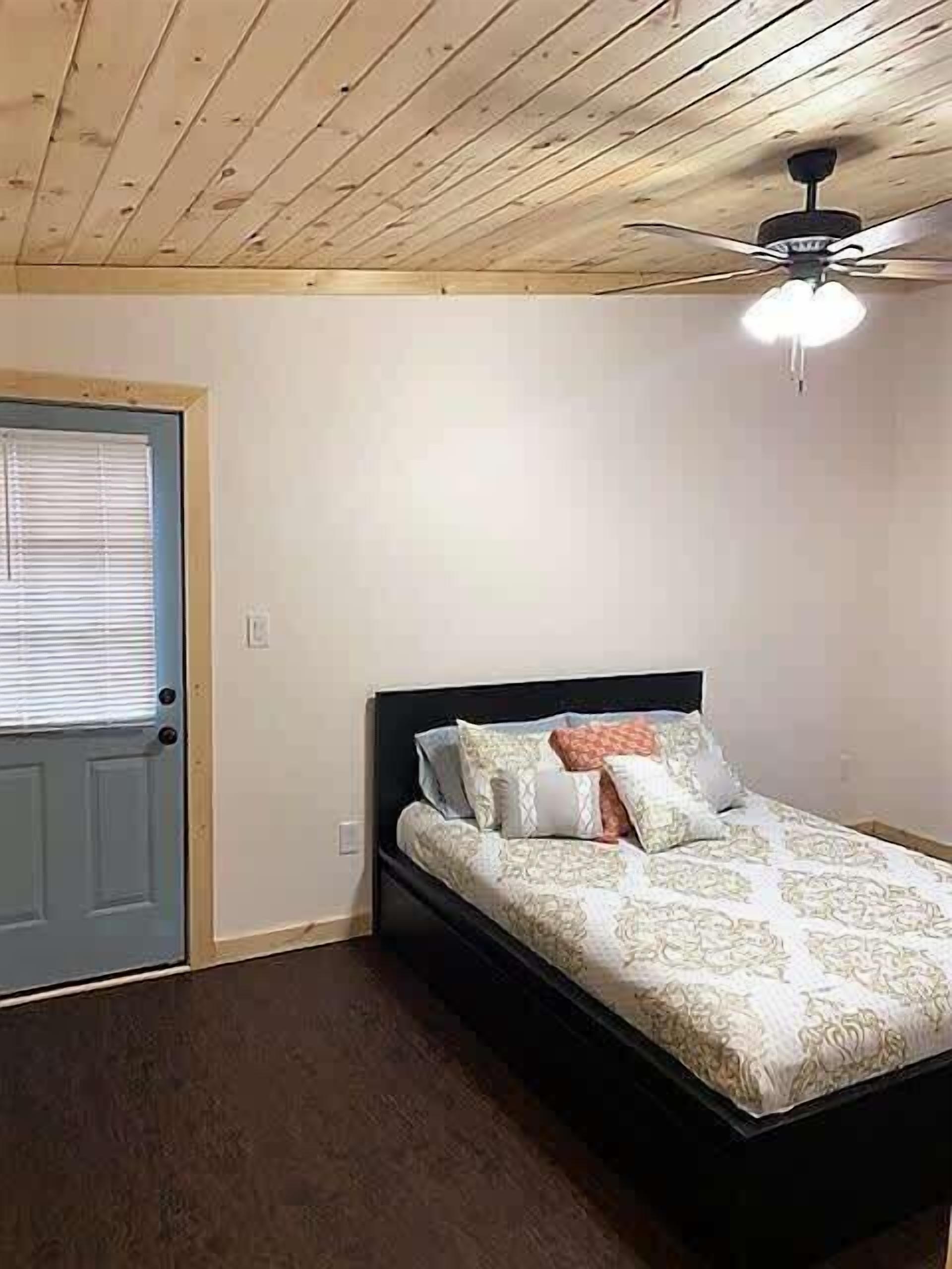 2 bedrooms, WiFi, bed sheets, wheelchair access