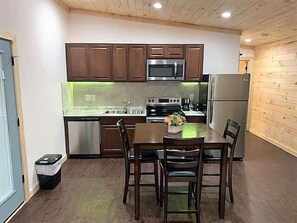 冰箱、微波炉、烤箱、炉灶