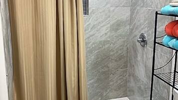 Toallas, jabón, papel higiénico