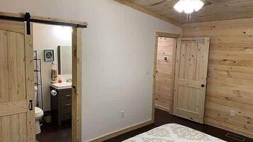 2 bedrooms, WiFi, bed sheets, wheelchair access