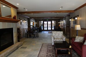 المنشأة من الداخل