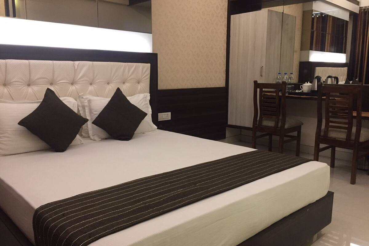 In-room safe, desk, free WiFi, bed sheets