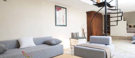 TV, fireplace, DVD player, stereo