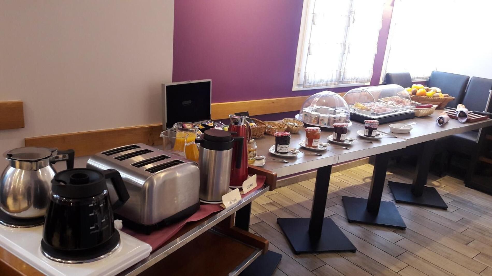 lunch and dinner served, french cuisine