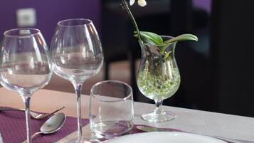 Lunch and dinner served, French cuisine