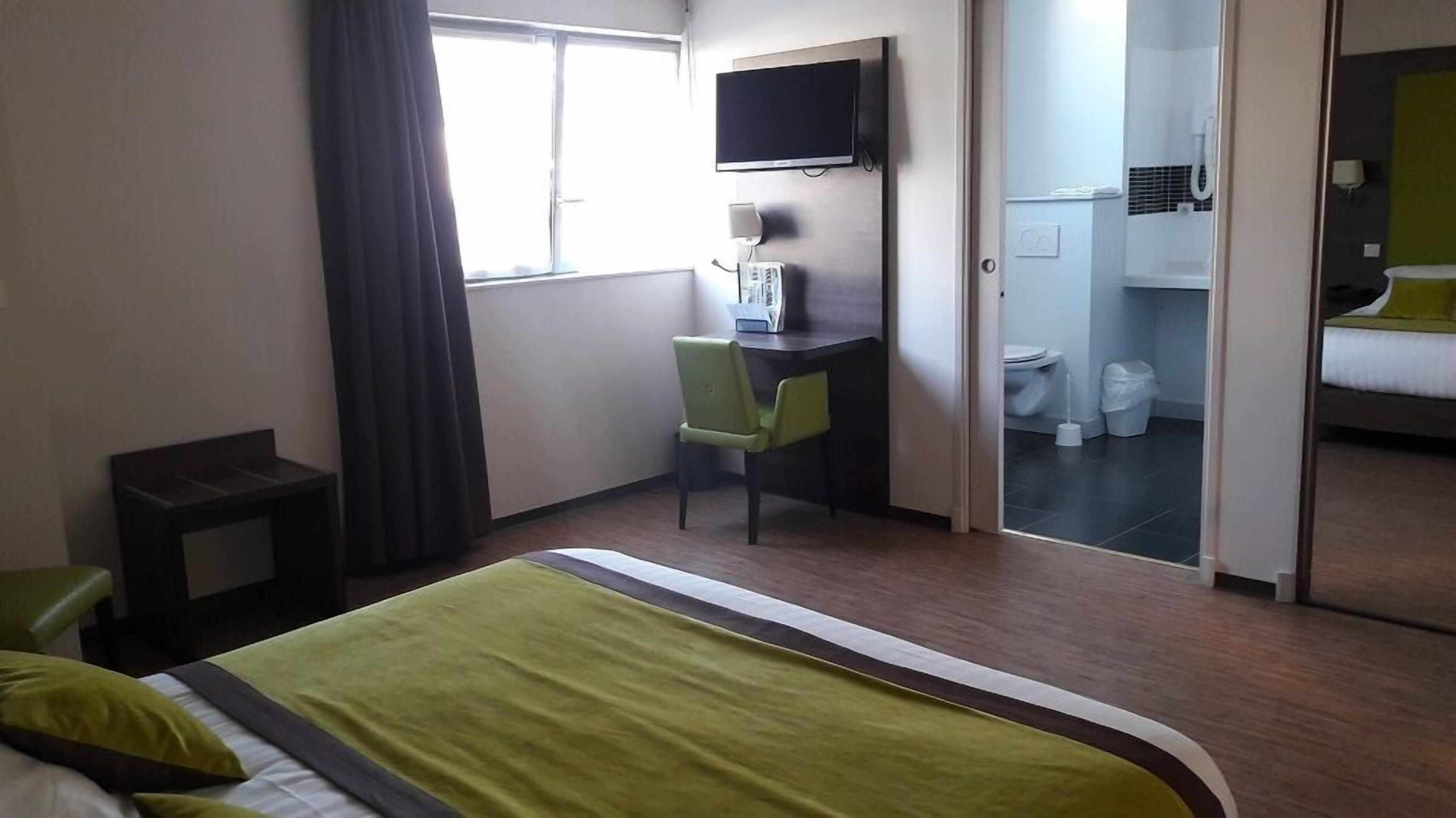 comfort double room | in-room safe, desk, soundproofing, free wifi