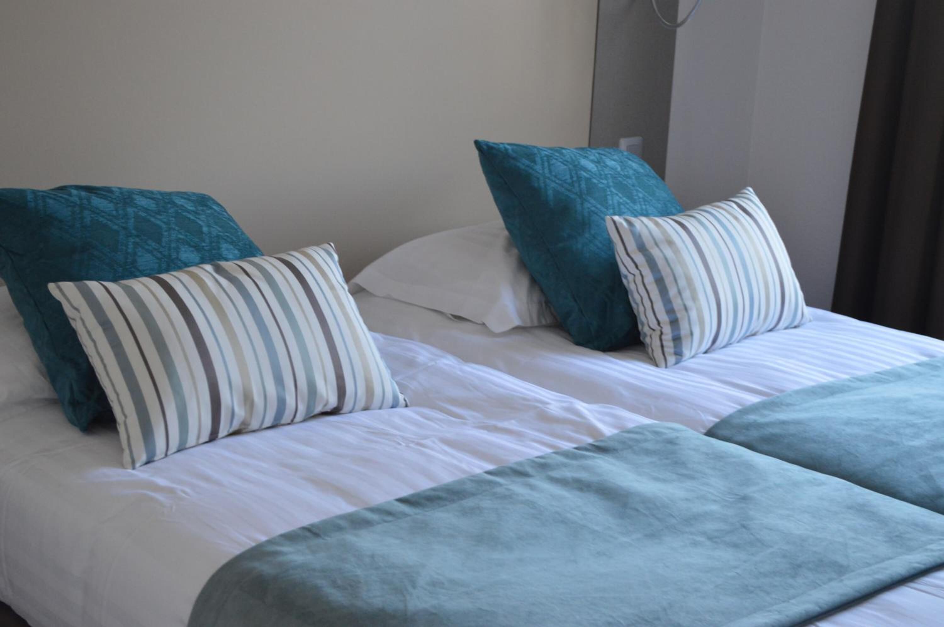 in-room safe, desk, soundproofing, free wifi