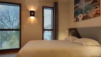 Superior Double Room | In-room safe, desk, soundproofing, free WiFi