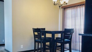 Dining - Perfectly Located 3BR / 2BA : 5 mins from Dow ! (Plaquemine)