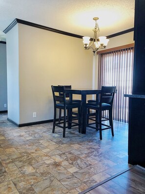 Dining - Perfectly Located 3BR / 2BA : 5 mins from Dow ! (Plaquemine)