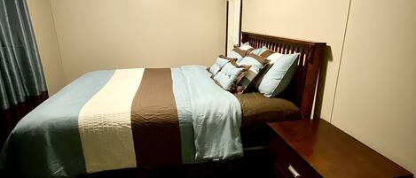 3 bedrooms, desk, iron/ironing board, free WiFi