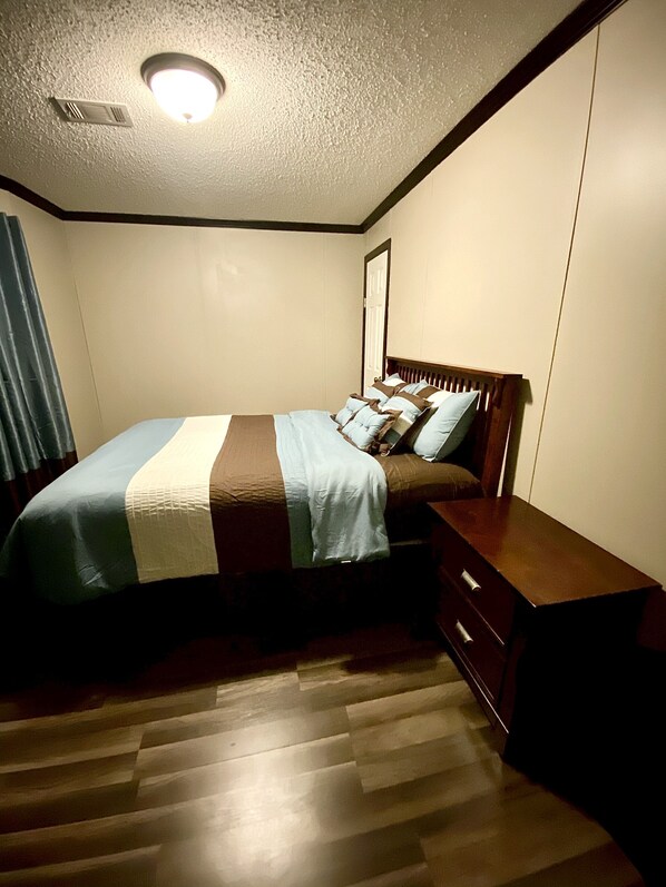 3 makuuhuonetta, työpöytä, silitysrauta/-lauta, ilmainen Wi-Fi