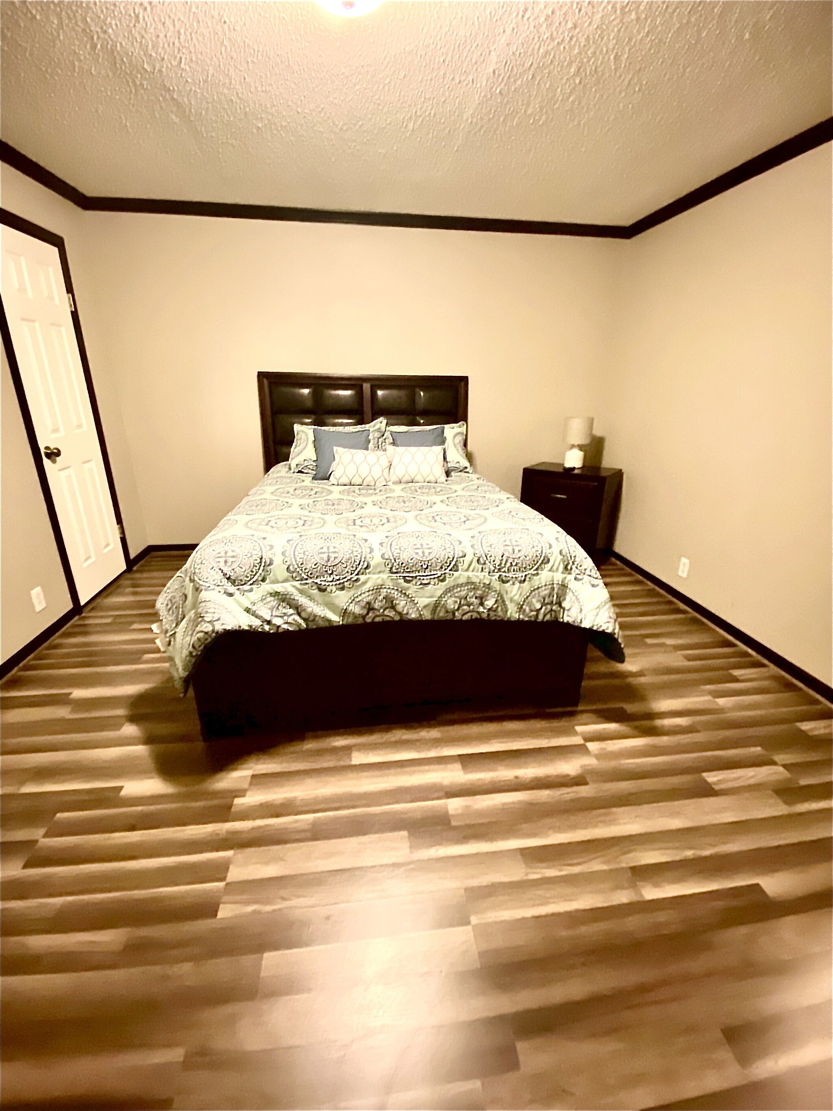 3 bedrooms, desk, iron/ironing board, free WiFi