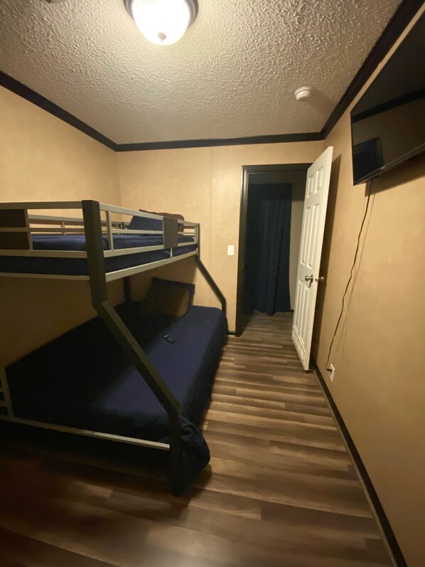 3 chambres, bureau, fer et planche à repasser, accès au Wi-Fi (inclus)