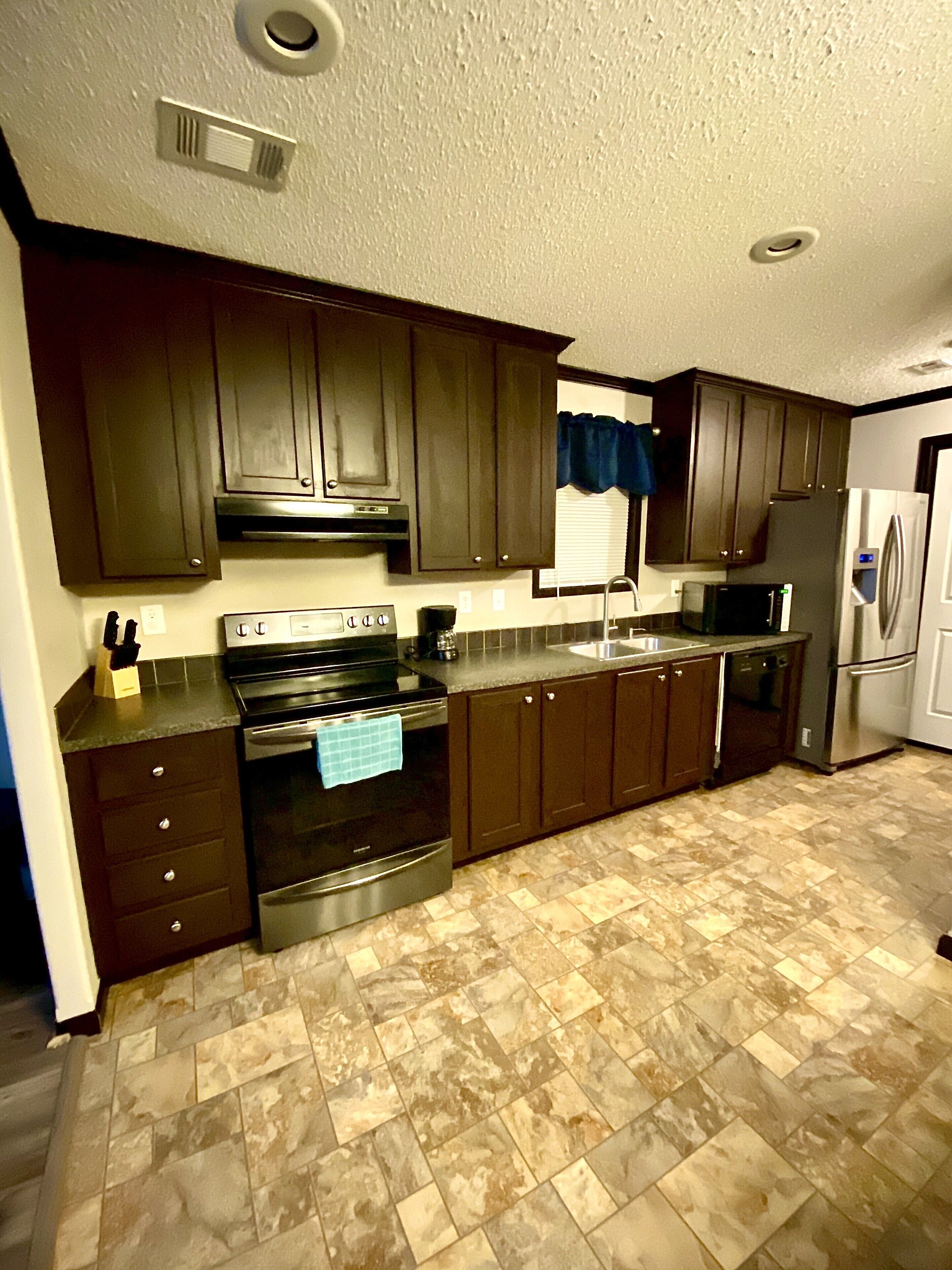 Køleskab, mikrobølgeovn, ovn, kogeplade