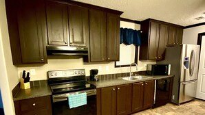 Private kitchen - Perfectly Located 3BR / 2BA : 5 mins from Dow ! (Plaquemine)
