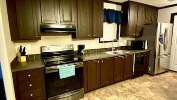 Køleskab, mikrobølgeovn, ovn, kogeplade