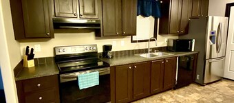 Perfectly Located 3BR / 2BA : 5 mins from Dow !