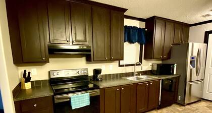 Perfectly Located 3BR / 2BA : 5 mins from Dow !