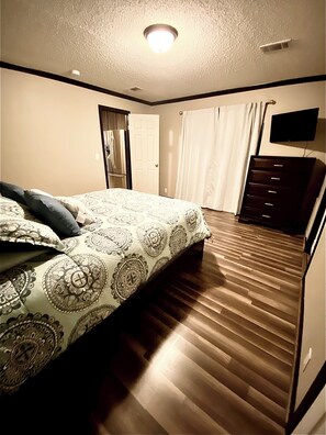 3 bedrooms, desk, iron/ironing board, free WiFi - Perfectly Located 3BR / 2BA : 5 mins from Dow ! (Plaquemine)