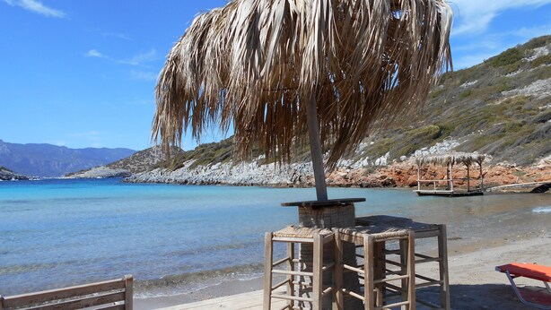 Beach - Holiday apartment with sea view and mountains view (Marathokampos)