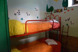 2 quartos, acesso à internet, roupa de cama