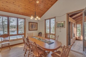 Dining - Ideal for family reunions!  5 bedrooms, 3 bathrooms, private beach. (Grand Junction)