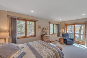 4 bedrooms, iron/ironing board, travel cot, free WiFi - Ideal for family reunions!  5 bedrooms, 3 bathrooms, private beach. (Grand Junction)