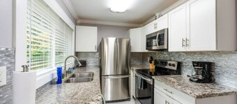 DOWNTOWN TACOMA HOUSE OF GRAY #4