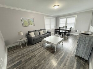 Smart TV - DOWNTOWN TACOMA HOUSE OF GRAY #4 (Tacoma)