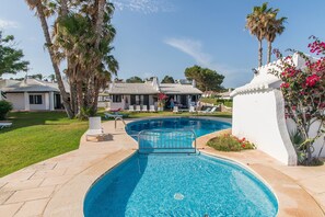 Pool - Beautiful Holiday Home in Residential Complex with Pool, Wi-Fi, Terrace and Lawn (Binisafua)