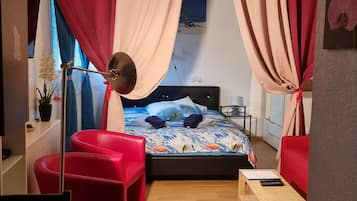 Studio phong cách cổ điển, nhiều giường, không hút thuốc, quang cảnh vườn | Nệm cao su hoạt tính (memory foam), minibar, trang trí khác biệt