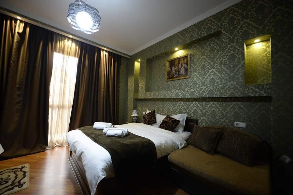 Standard Single Room | Desk, blackout drapes, cribs (free), WiFi (free)
