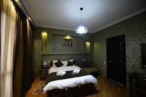 Desk, blackout curtains, free cots/infant beds, free WiFi - Hotel Big Begi (Tbilisi)
