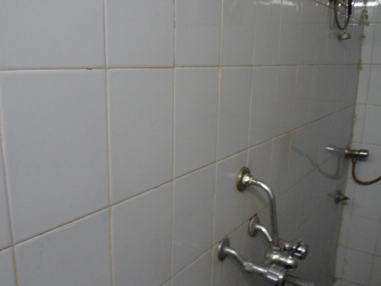 Shower, free toiletries