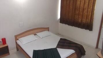 1 bedroom, memory-foam beds, in-room safe, free WiFi