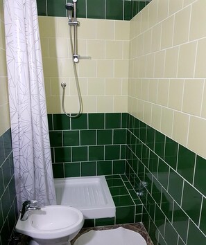 Shower, bidet, towels - B&B In Centro 33 Home (Salerno)