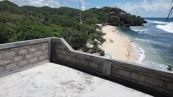 Una spiaggia nelle vicinanze