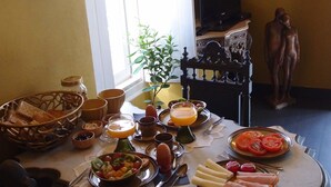 Daily continental breakfast for a fee - Sleeping Beauty or Bela Adormecida (Monchique)