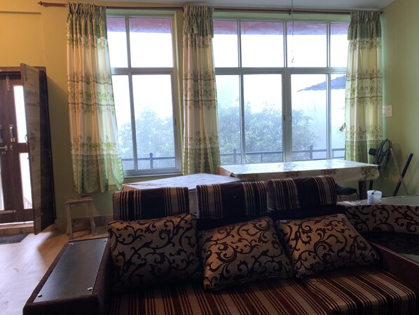 Royal Apartment | Living area