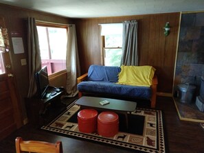 テレビ、卓球台