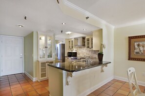 Fridge, microwave, oven, stovetop - La Coquina 105: Beachside Bliss - 2BD/2BA Retreat (Madeira Beach)