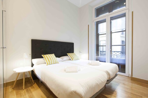 2 bedrooms, iron/ironing board, free WiFi, bed sheets